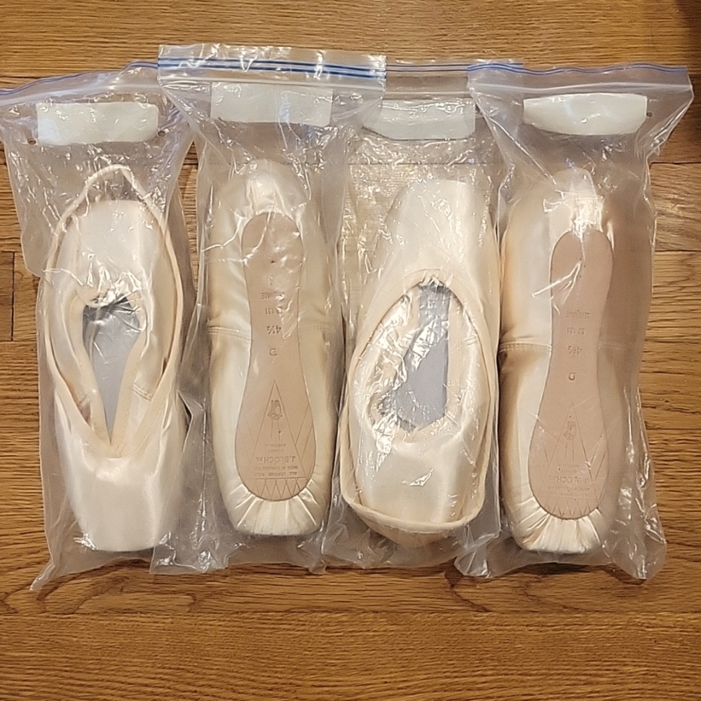 Bloch Serenade 4.5 D pointe shoes
